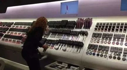 疫情閉店,化妝品業(yè)績(jī)?cè)鲩L(zhǎng)的關(guān)鍵是激活導(dǎo)購(gòu)線上營(yíng)銷力!
